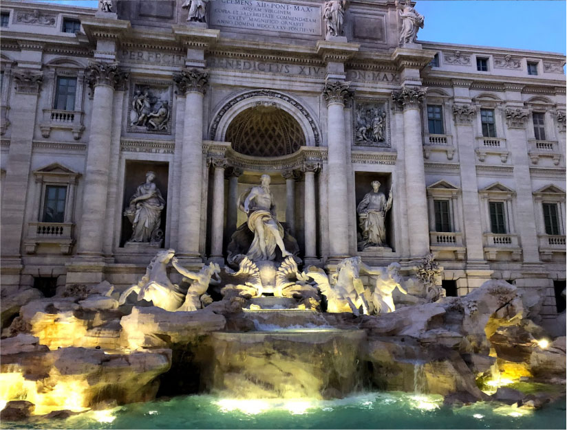 ローマの定番観光名所「トレヴィの泉」もきちんと観光。コインも投げ入れました