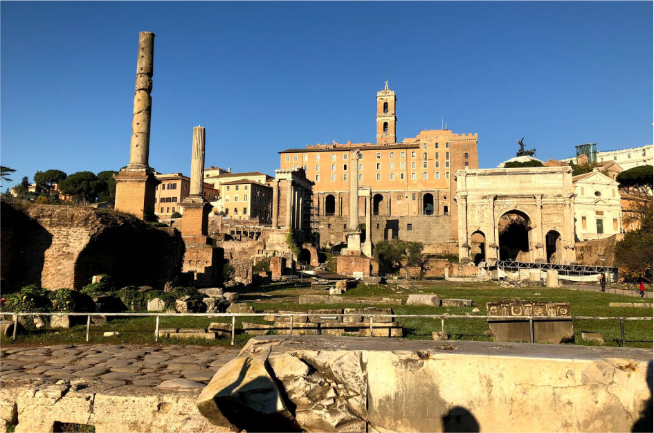 ローマの中心だった「フォロ・ロマーノ」。歴史を感じました。